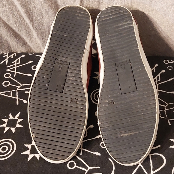 Cinzia Araia slip-on mid-sneaker in berry suede, sz40, EUC - Picture 8 of 12